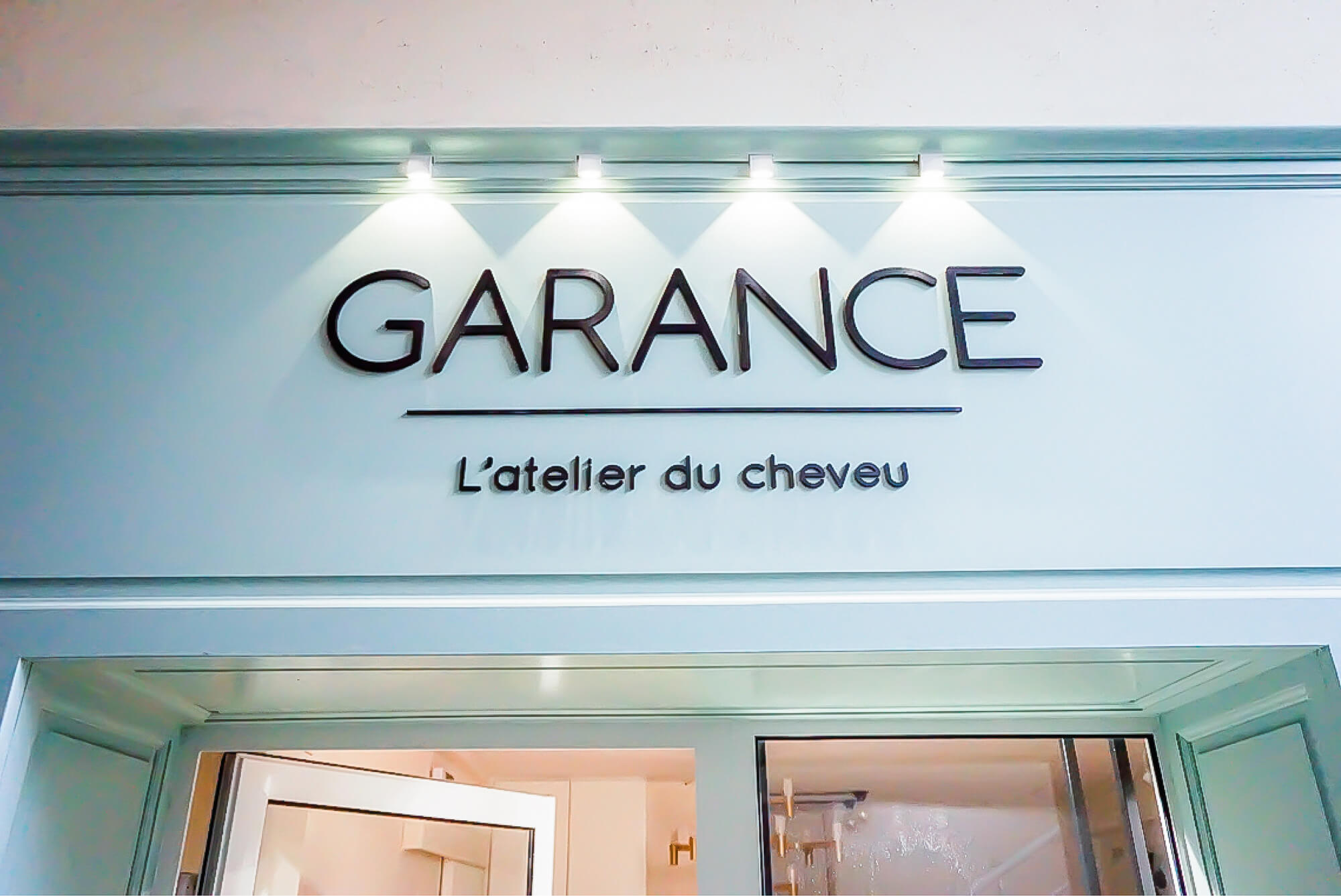 salon-coiffure-biarritz-garance-jir-studio-renovation-pastel-lauranne-bardet-romain-isasa-renovation-tertiaire-commerces-architecture-pays-basque